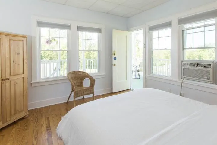 Room 4 of 33