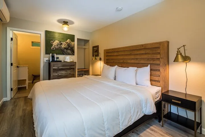 Room 4 of 41