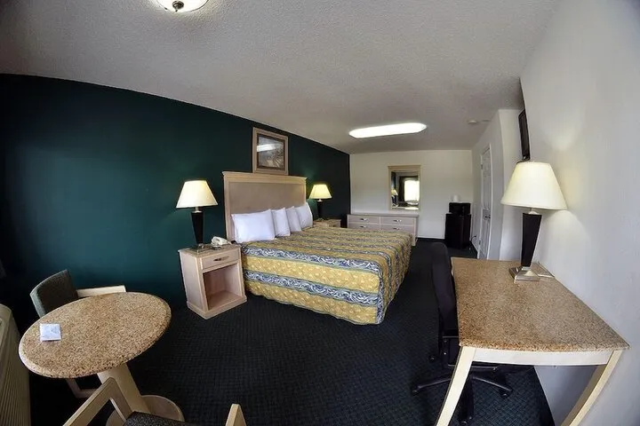 Room 4 of 62