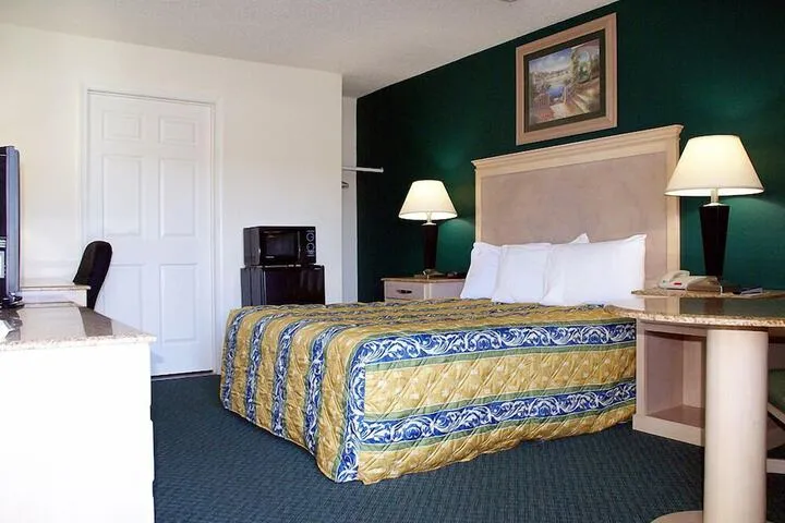 Room 3 of 62