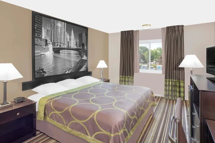 Room 4 of 16
