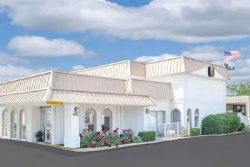 Super 8 by Wyndham Morton Grove / Chicago