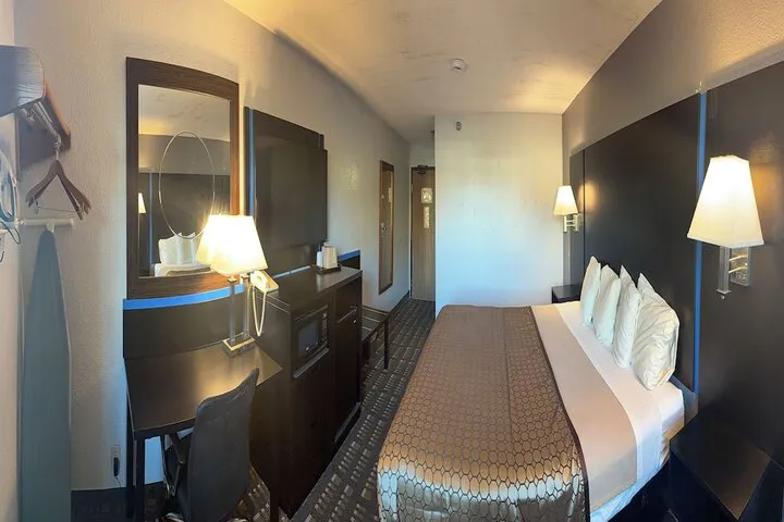Room 3 of 21