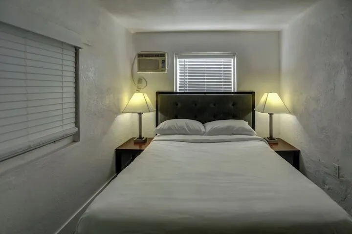 Room 4 of 32