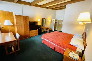 Knights Inn Liberty
