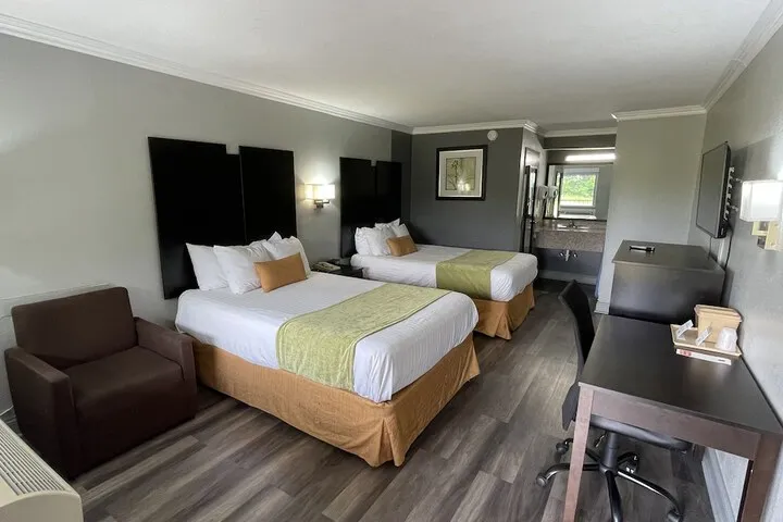 Room 2 of 10