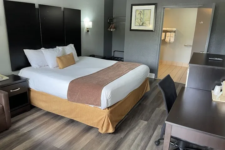 Room 4 of 10