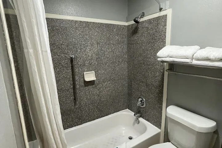 Room 5 of 10