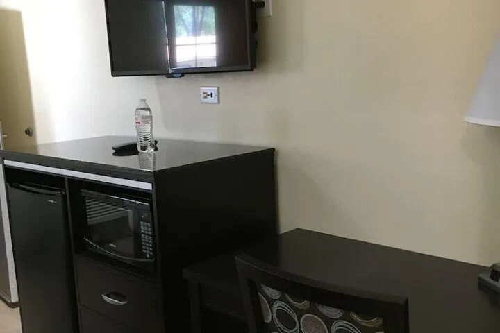 Room 4 of 12