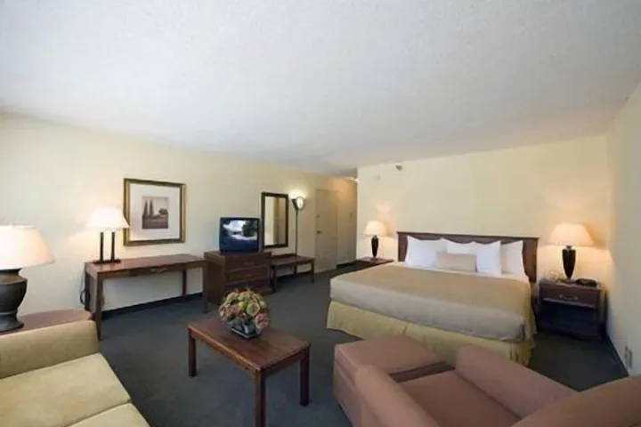 Room 4 of 36