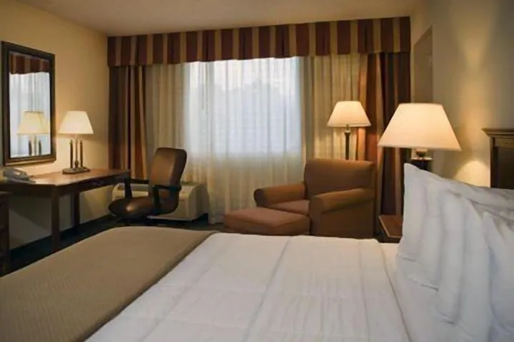 Room 5 of 36
