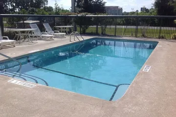 Super 8 by Wyndham Brunswick South / I-95