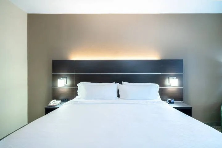 Room 5 of 43