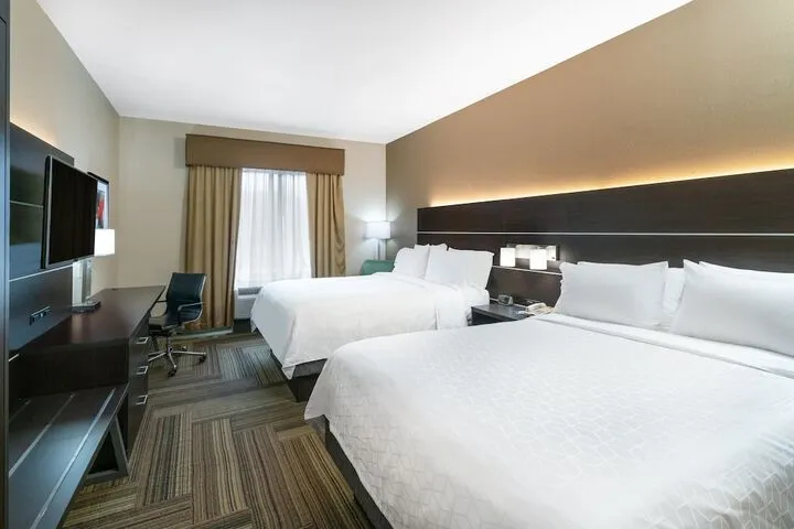 Room 2 of 43