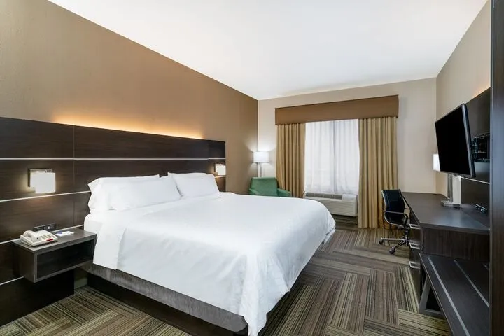 Room 3 of 43
