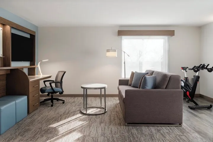 Room 4 of 52