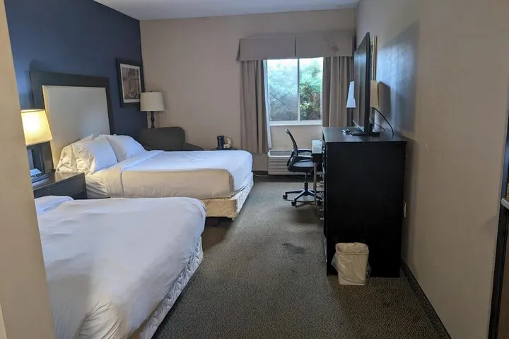 Room 5 of 17