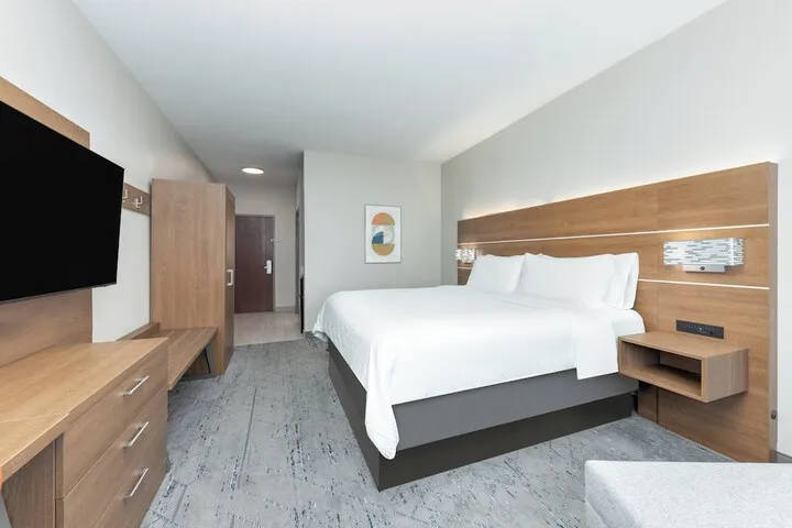 Room 5 of 38