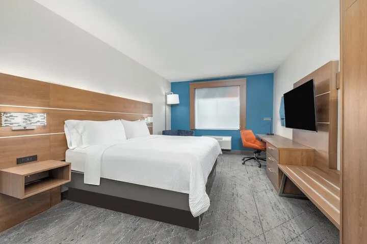 Room 4 of 38