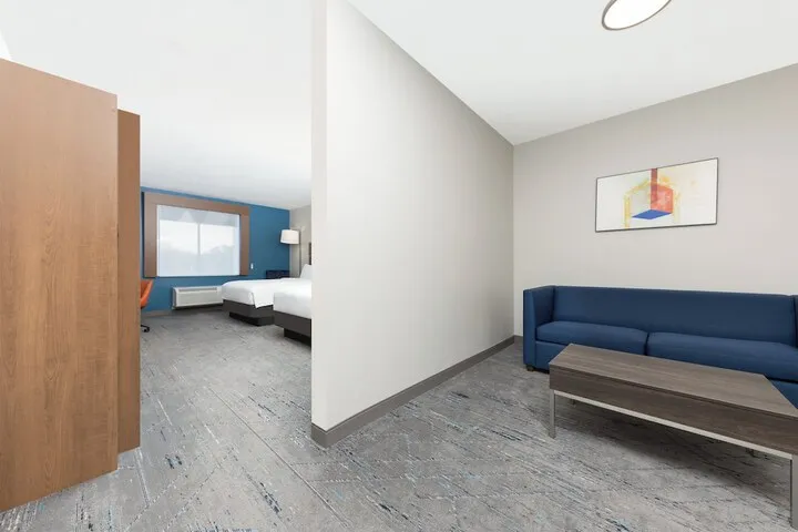 Room 3 of 38
