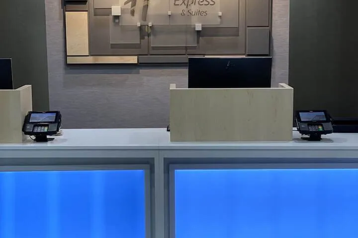 Check-in/check-out kiosk