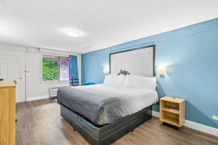 Room 4 of 49