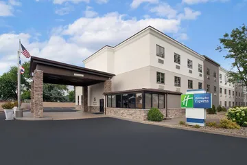 Holiday Inn Express Cleveland Airport - Brookpark by IHG