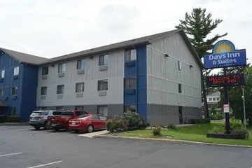 Days Inn & Suites by Wyndham Traverse City