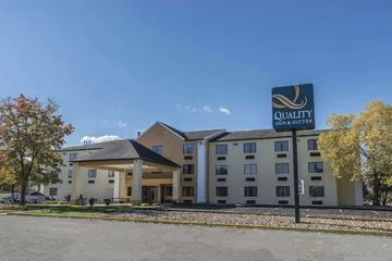 Quality Inn & Suites Pittsburgh Harmarville