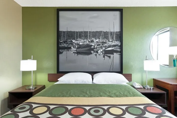 Room 4 of 18