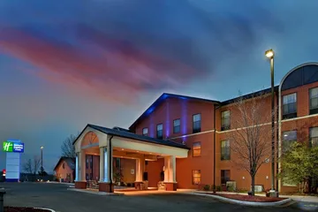 Holiday Inn Express & Suites Batesville by IHG