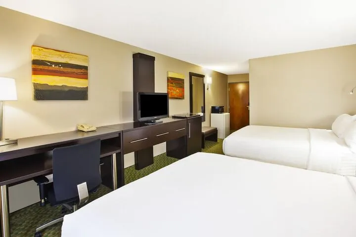 Room 3 of 78