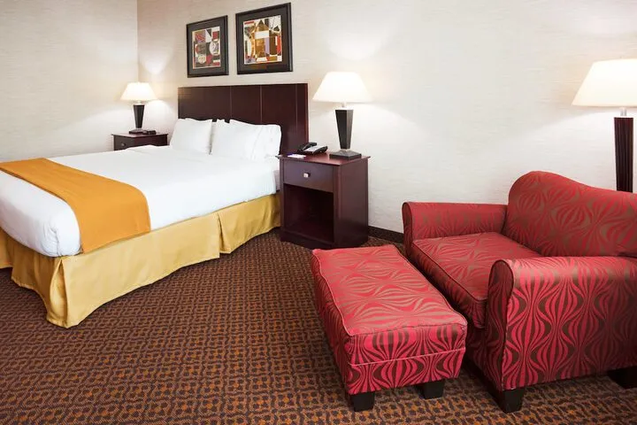 Room 3 of 41