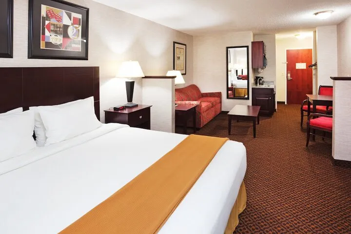 Room 2 of 41