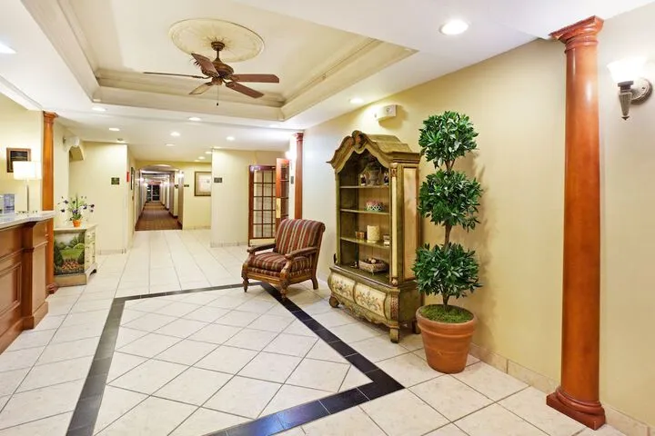 Lobby lounge