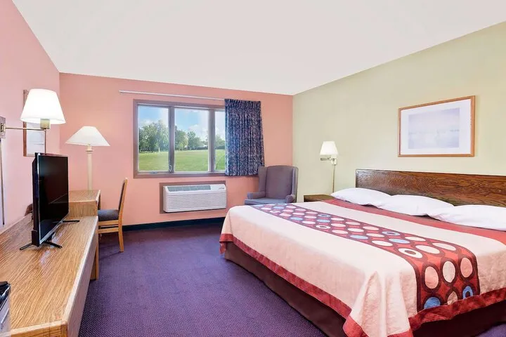 Room 4 of 15