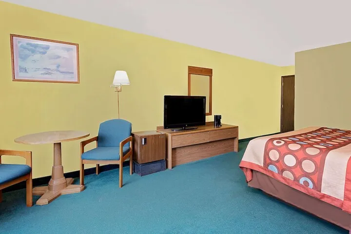 Room 3 of 15