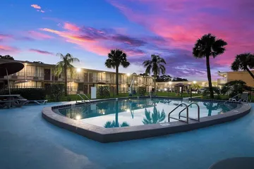 HomeTowne Studios by Red Roof Vero Beach - I-95