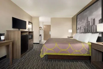 Super 8 by Wyndham Joliet I-55 N / Chicago
