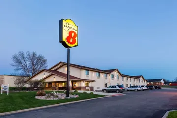 Super 8 by Wyndham Spirit Lake / Okoboji