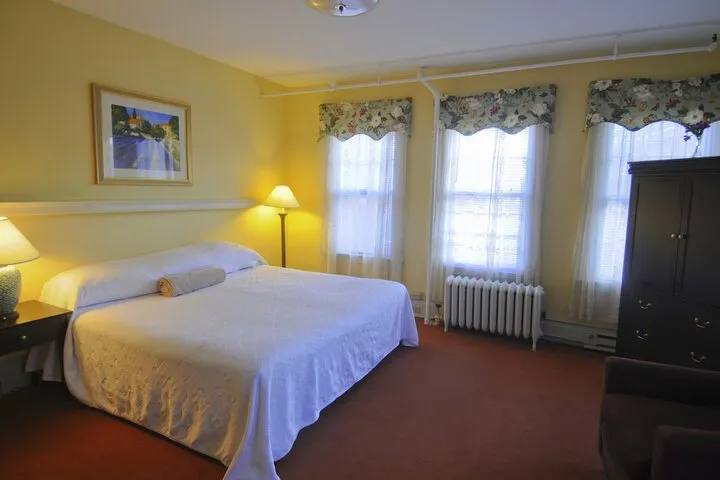 Room 4 of 61