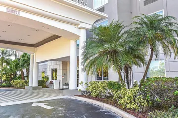Holiday Inn Express & Suites Cocoa by IHG