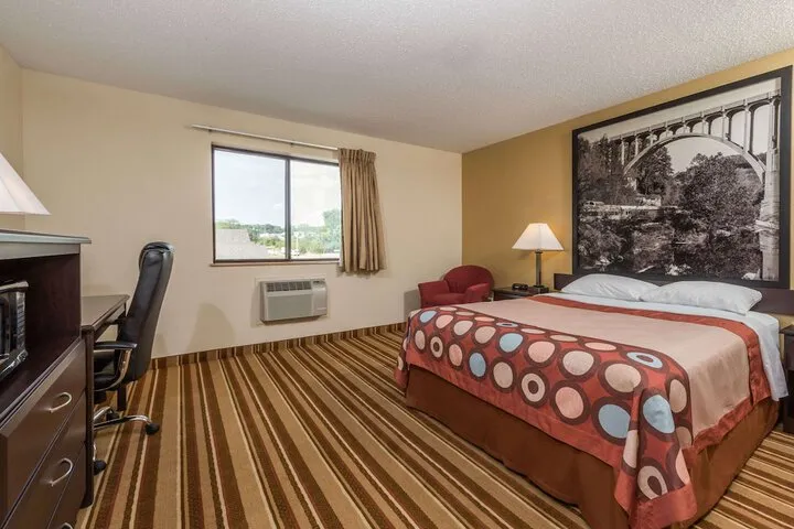 Room 4 of 15