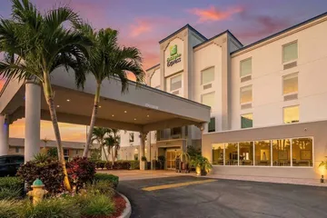 Holiday Inn Express Hotels & Suites Cocoa Beach by IHG