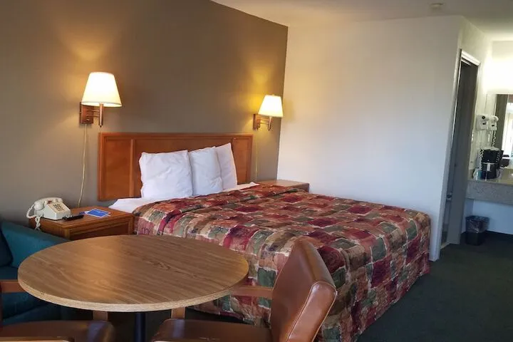 Room 4 of 24