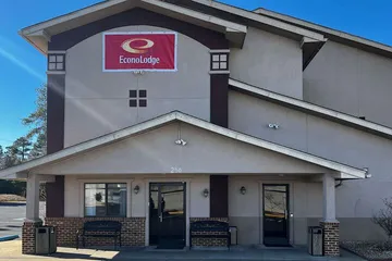 Econo Lodge Spring Lake near Fort Bragg