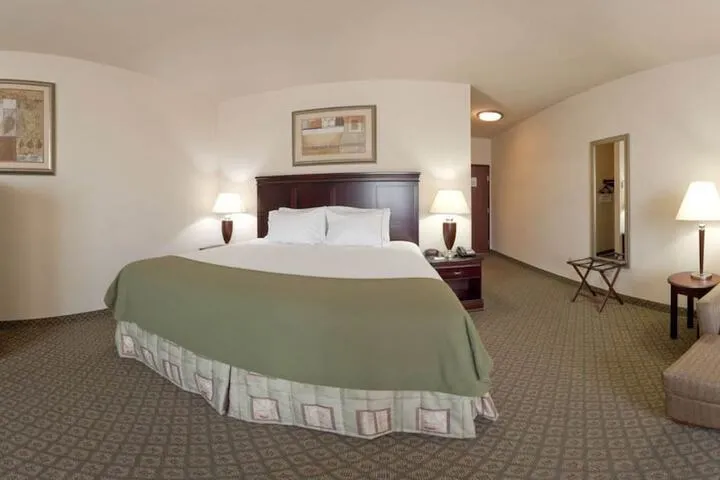Room 3 of 38