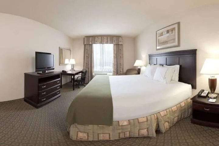 Room 4 of 38