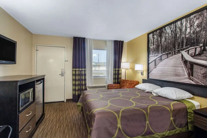 Room 4 of 24