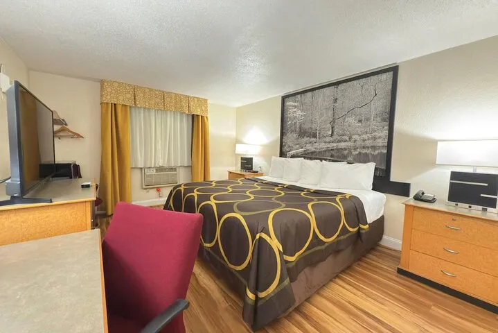 Room 3 of 16